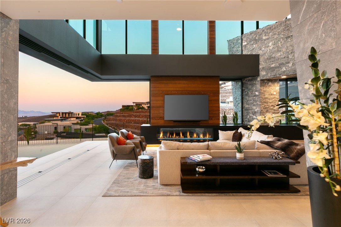 6 Vista Crescent Court