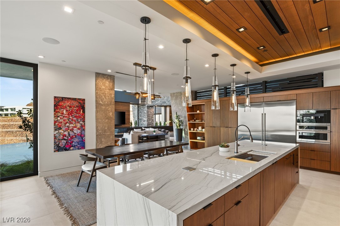 6 Vista Crescent Court