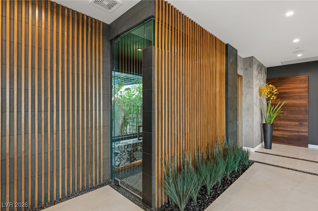6 Vista Crescent Court