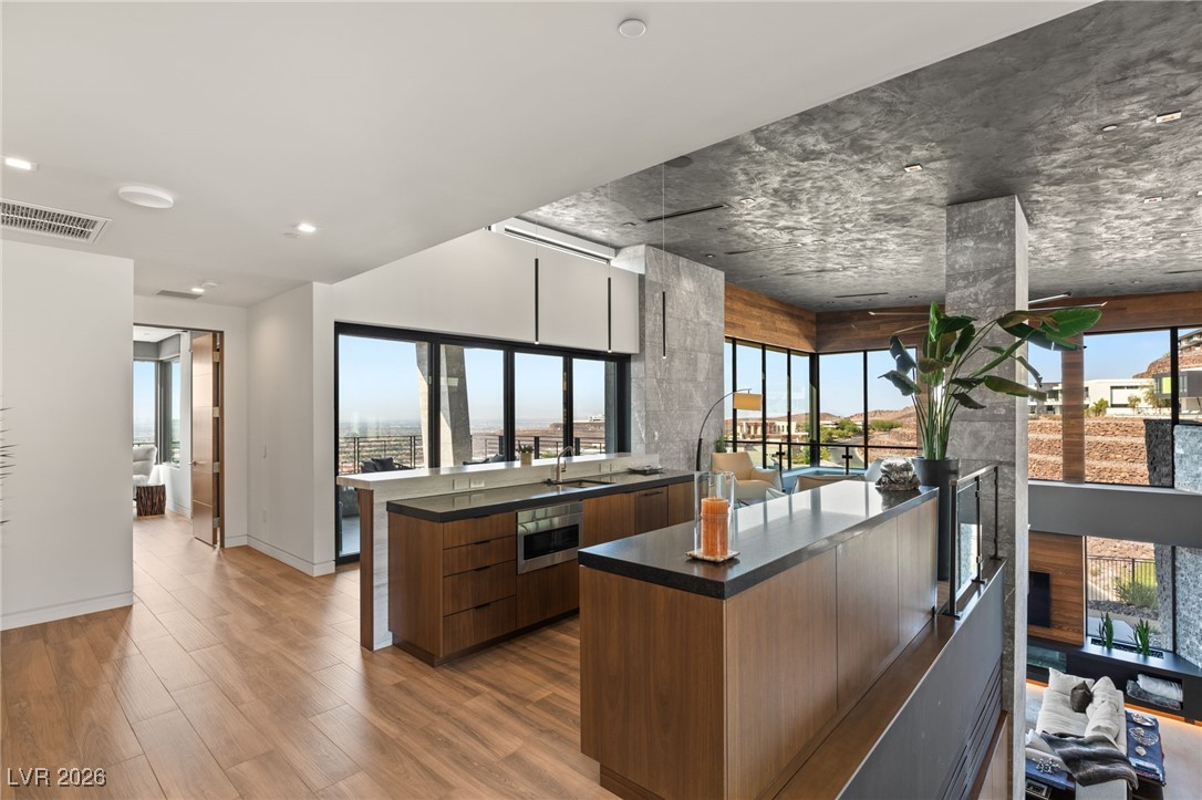 6 Vista Crescent Court