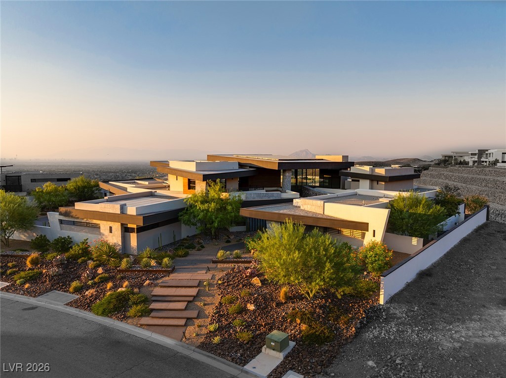 6 Vista Crescent Court