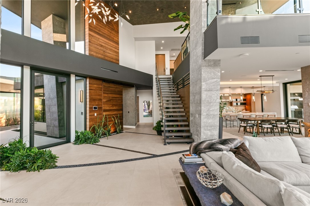 6 Vista Crescent Court