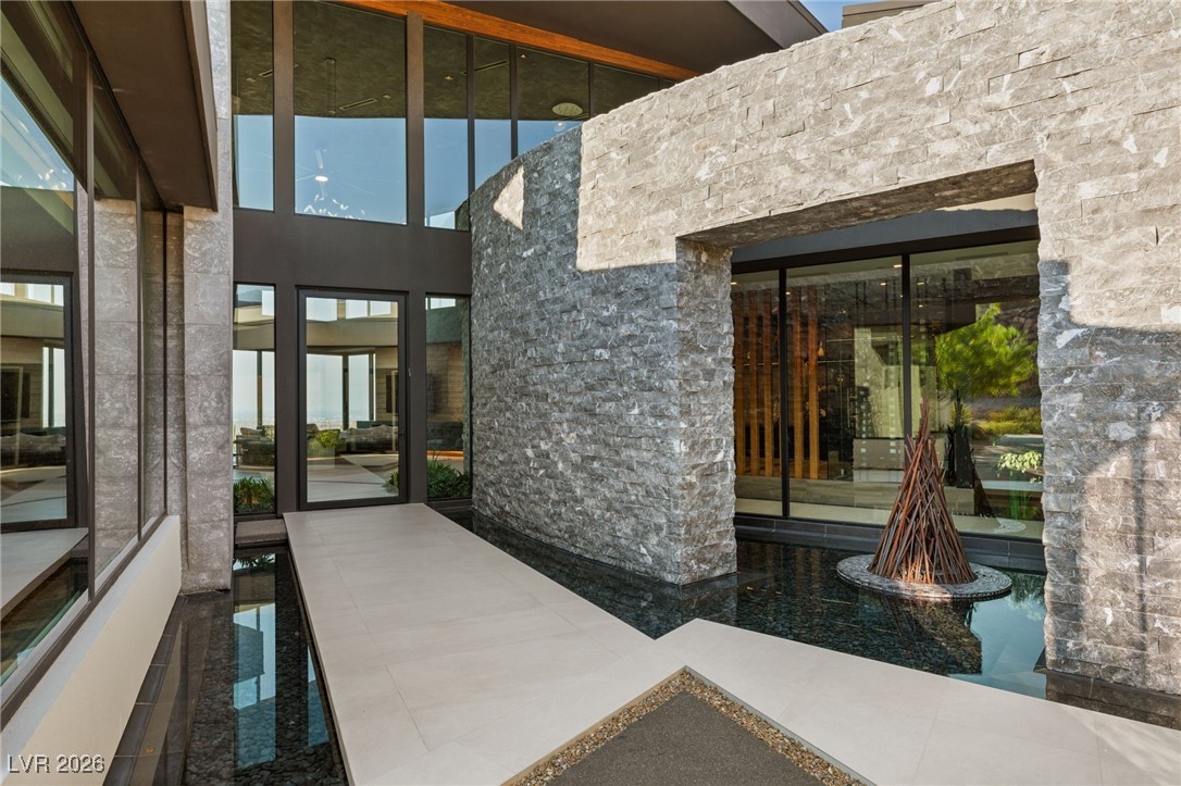 6 Vista Crescent Court