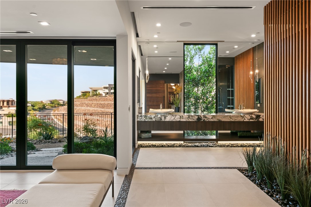 6 Vista Crescent Court