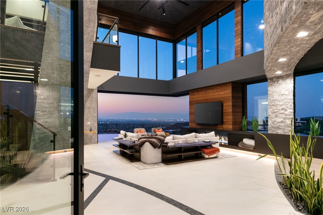 6 Vista Crescent Court