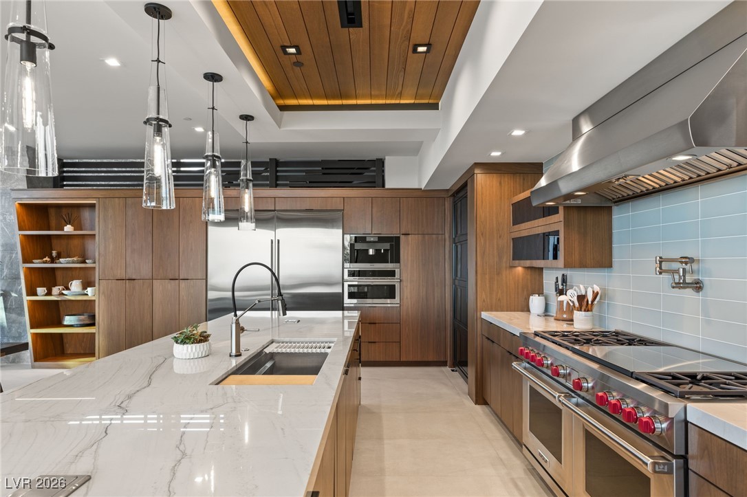 6 Vista Crescent Court