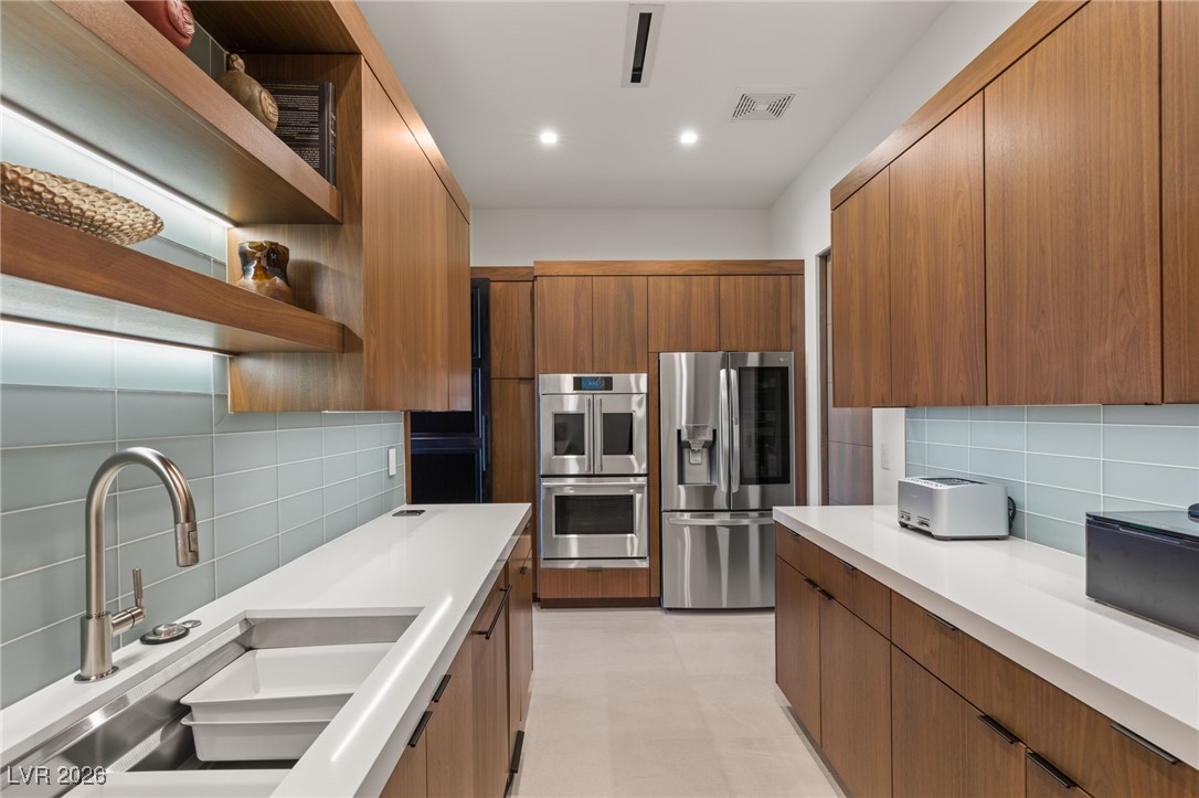 6 Vista Crescent Court