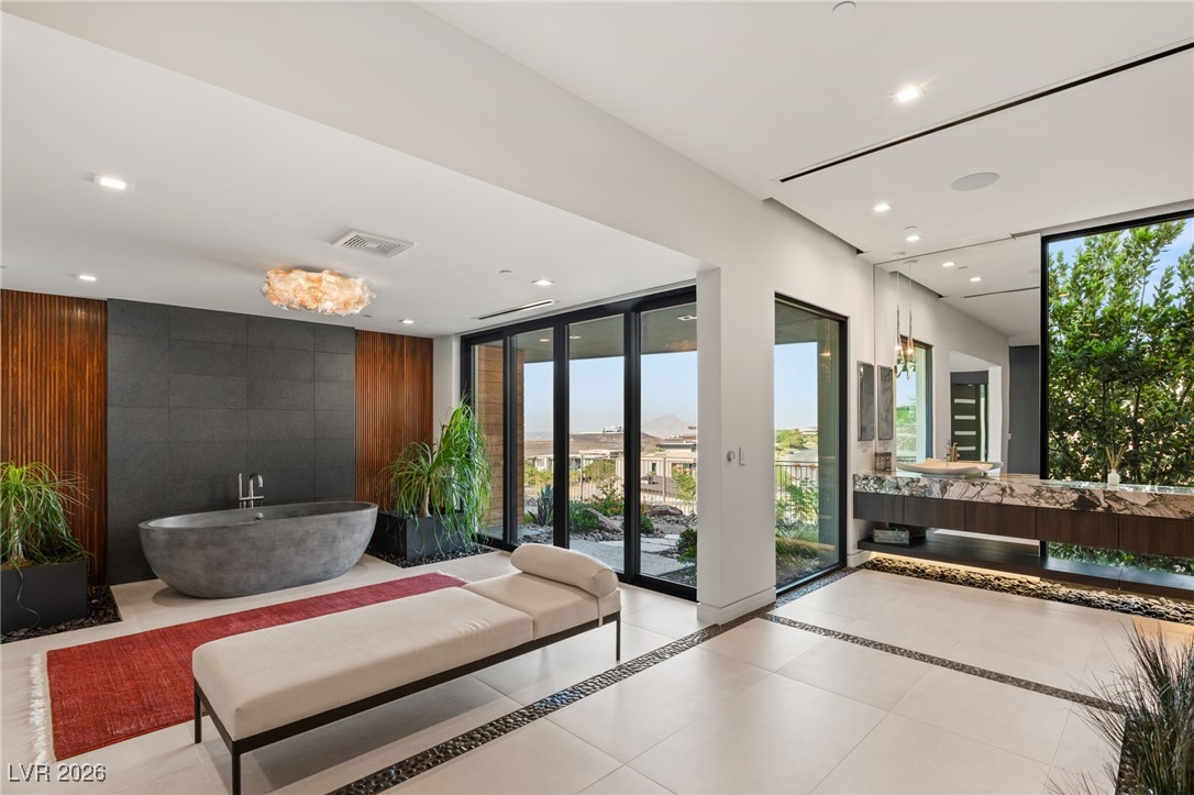 6 Vista Crescent Court