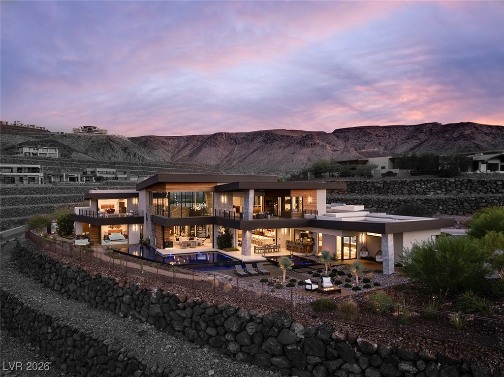 6 Vista Crescent Court