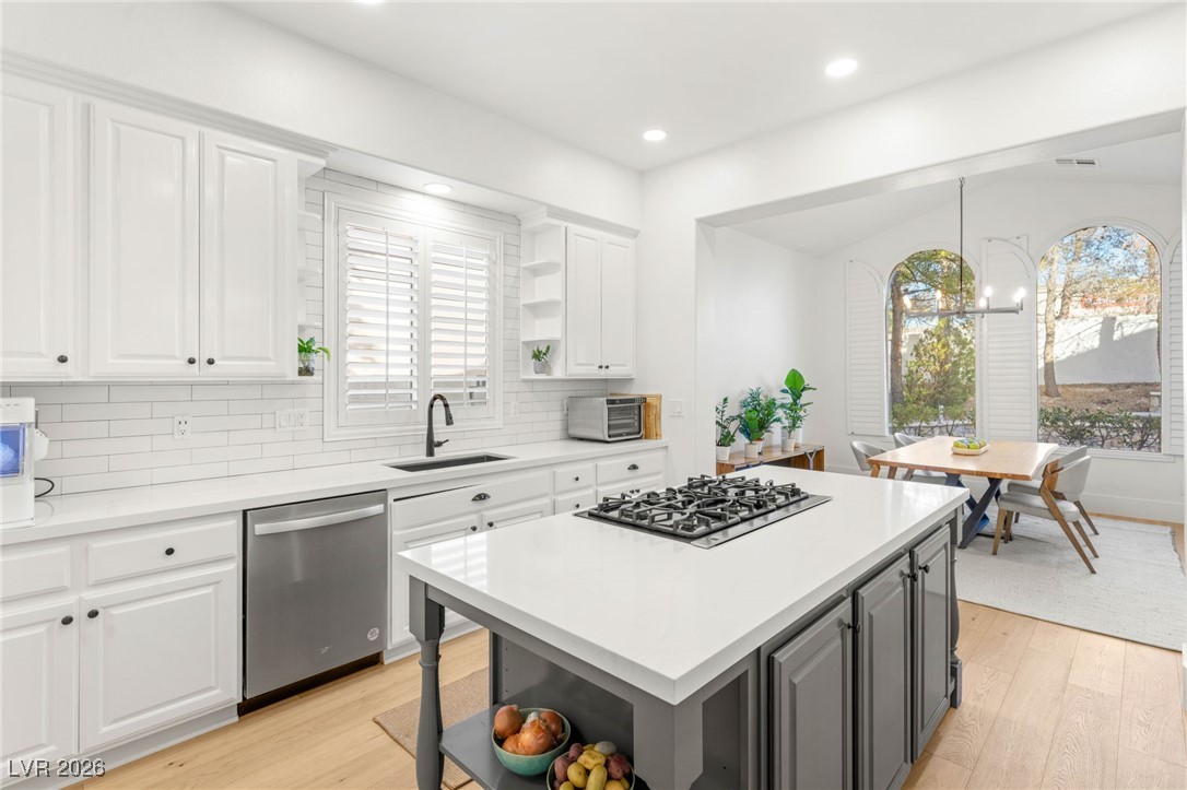 3273 Birchwood Park