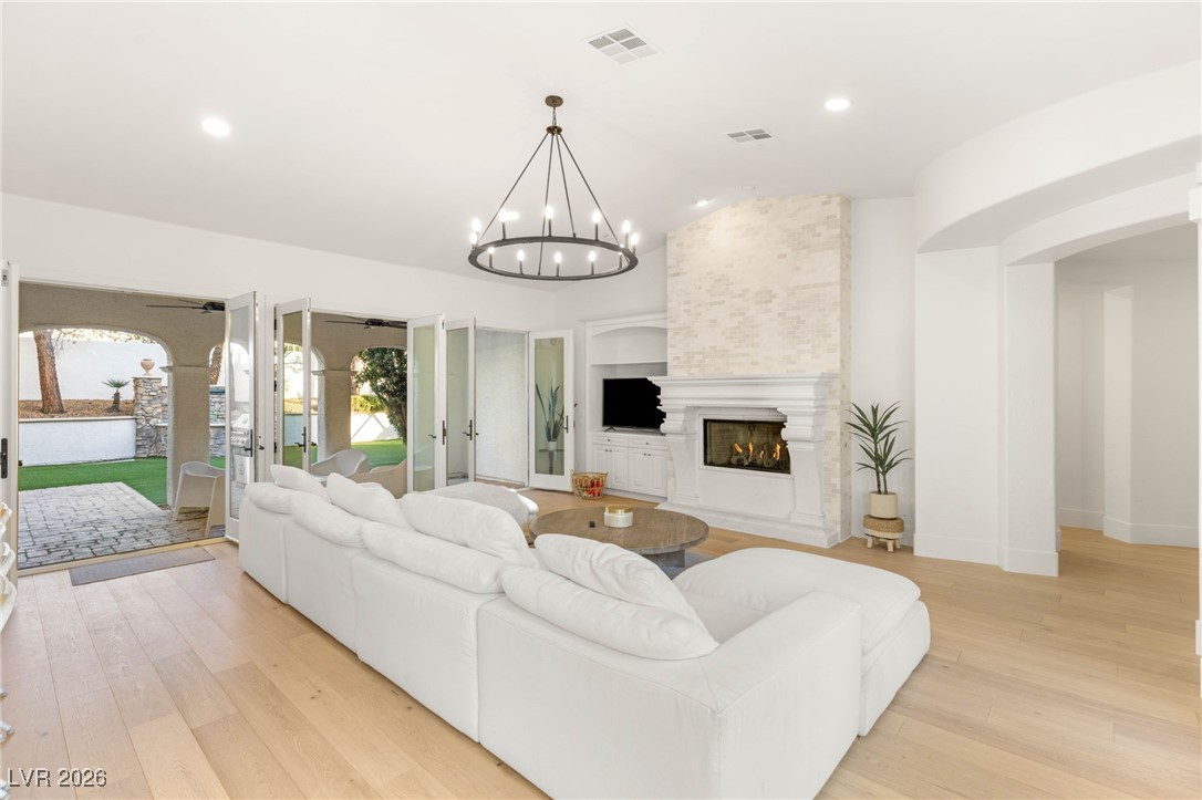 3273 Birchwood Park