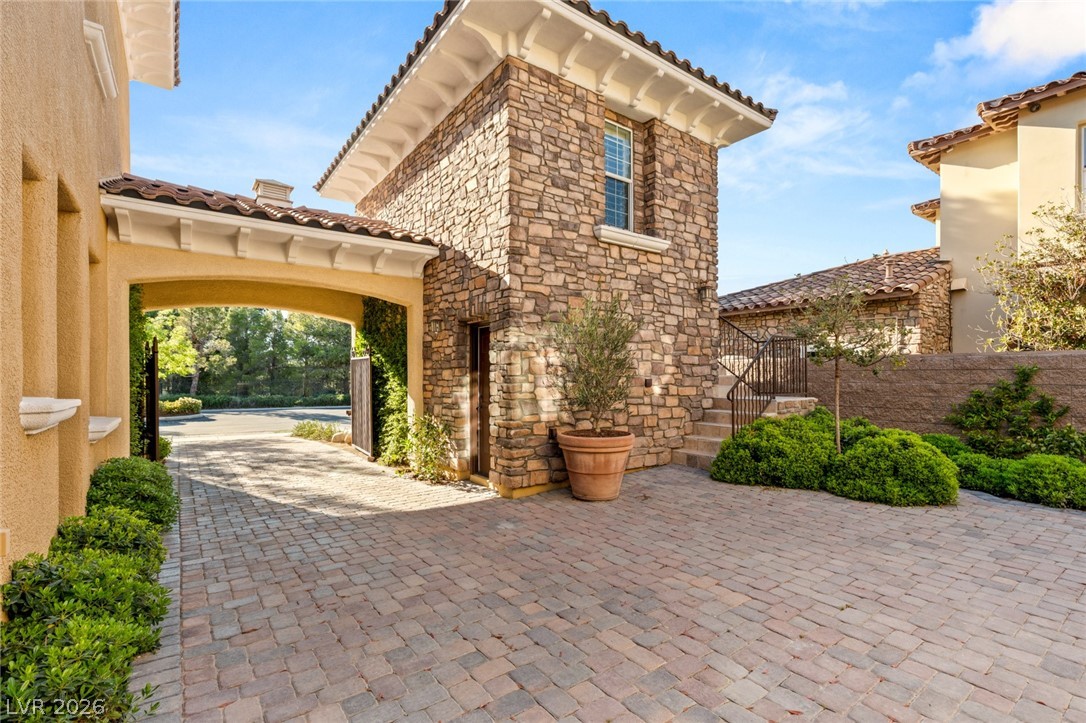 11696 Oakland Hills Drive