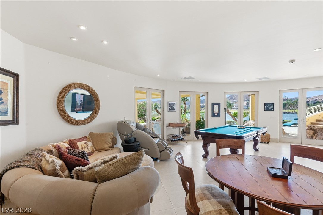 8 Rue Promenade Way