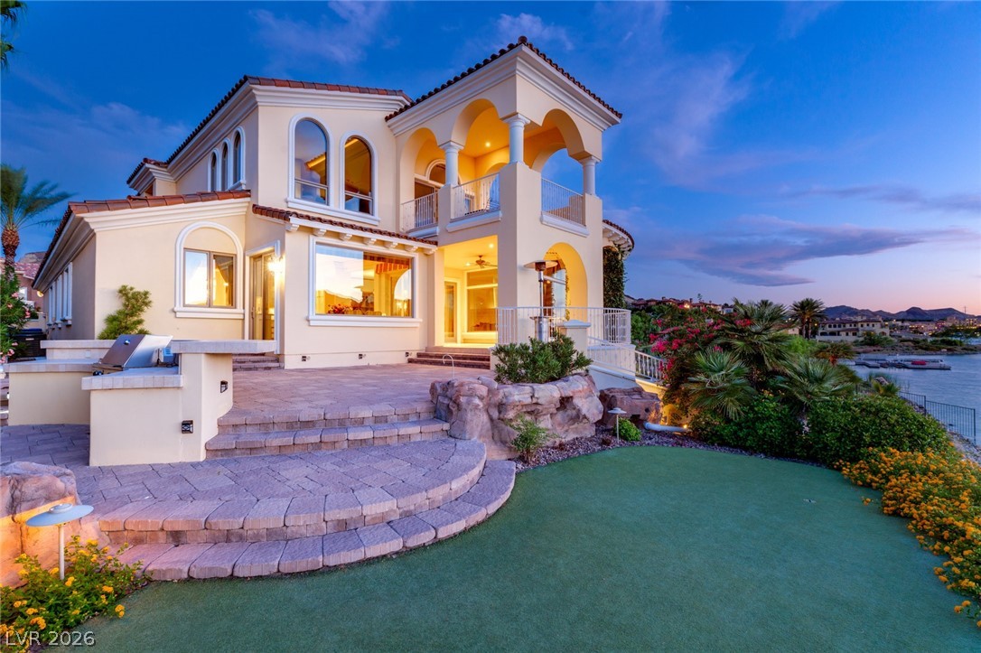 8 Rue Promenade Way