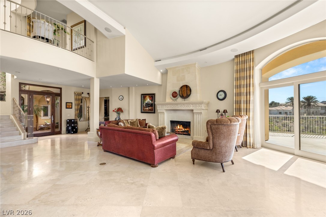 8 Rue Promenade Way
