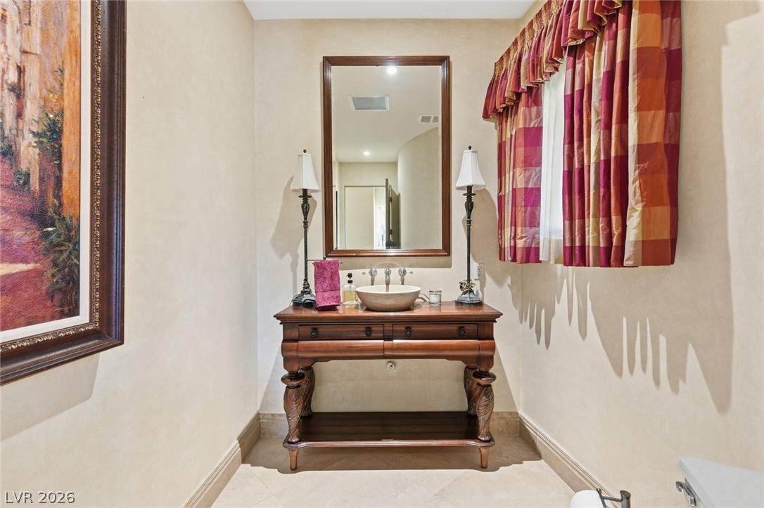 8 Rue Promenade Way