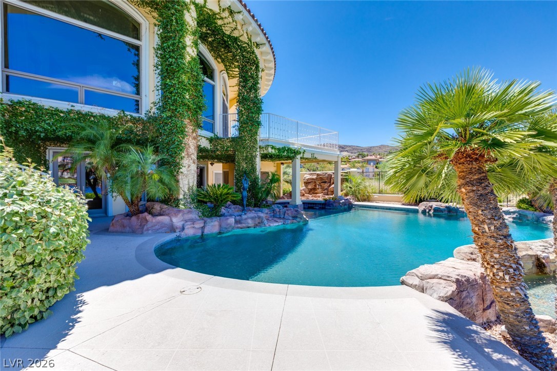 8 Rue Promenade Way
