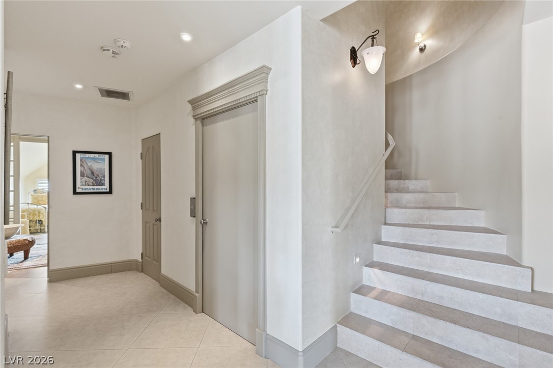 8 Rue Promenade Way