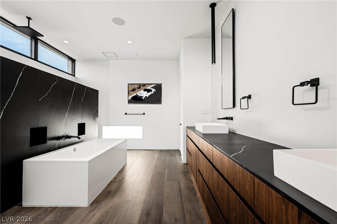 10 Sanctuary Peak Court