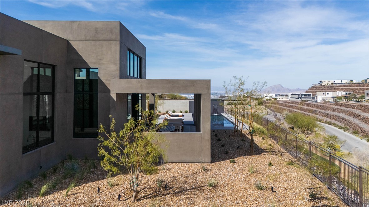 10 Sanctuary Peak Court