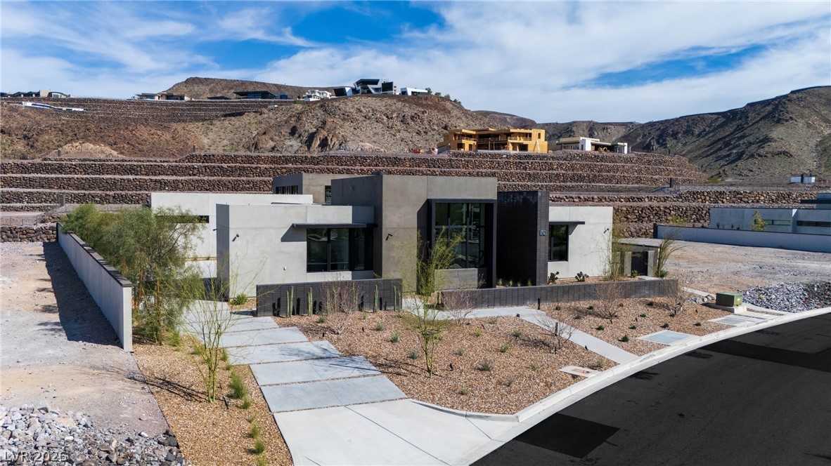 10 Sanctuary Peak Court