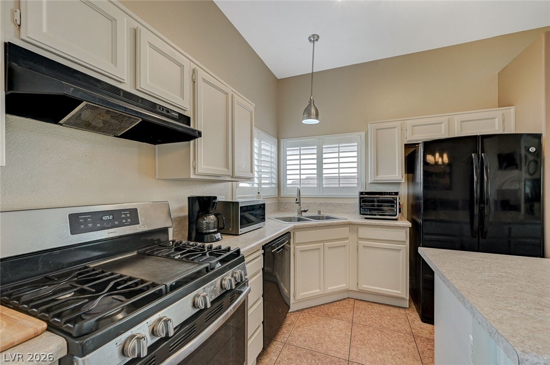 740 Camino Del Ray