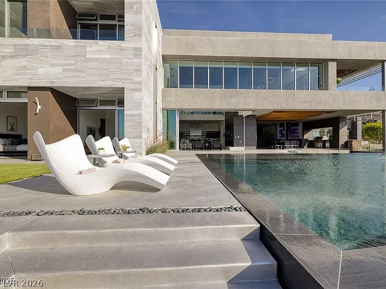 621 Majestic Rim Drive