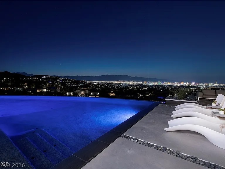 621 Majestic Rim Drive