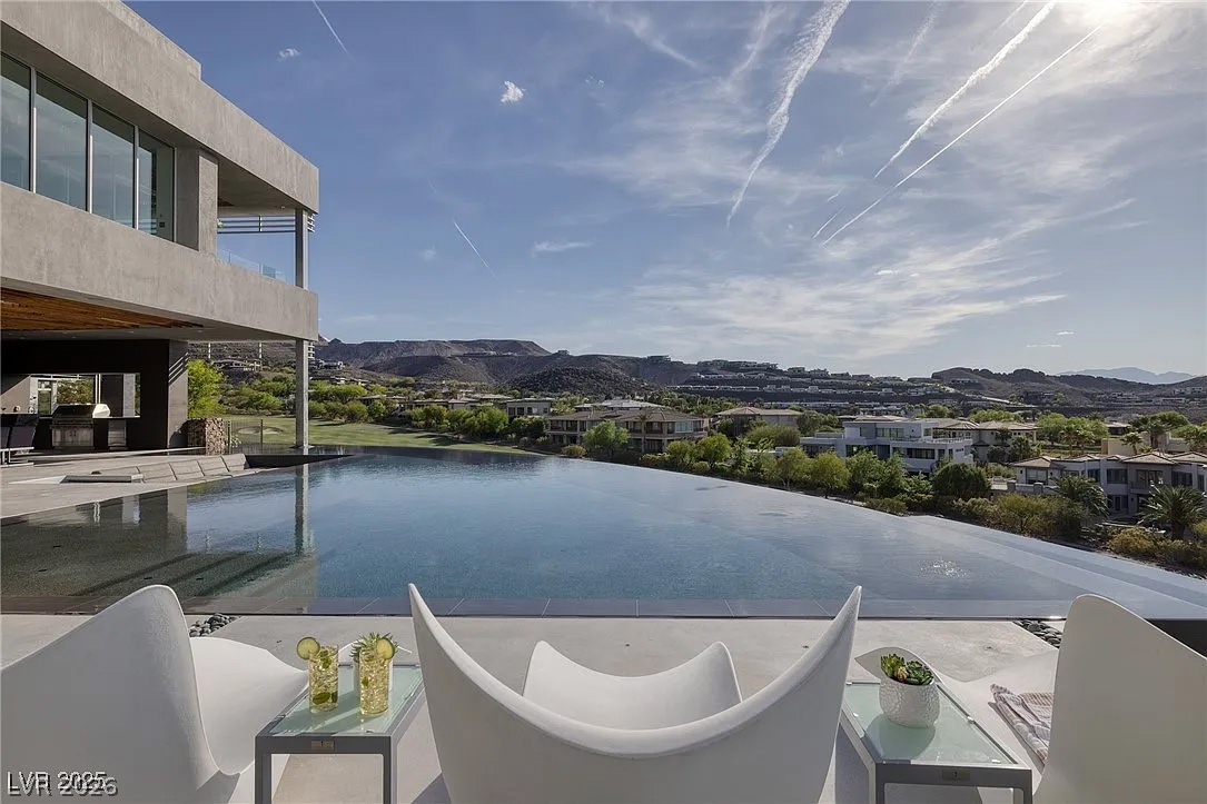 621 Majestic Rim Drive