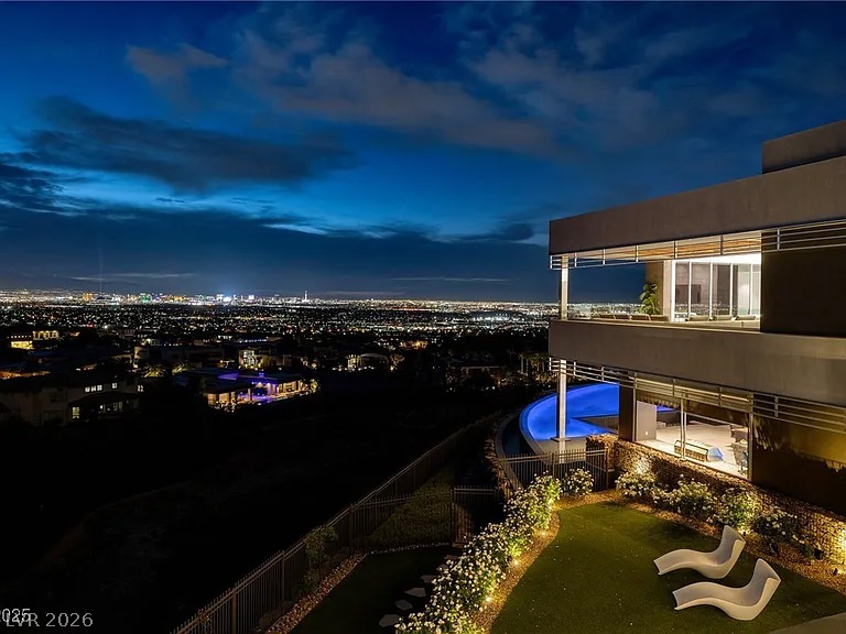 621 Majestic Rim Drive