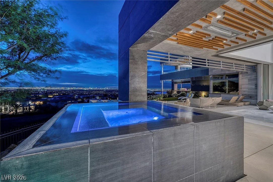 621 Majestic Rim Drive