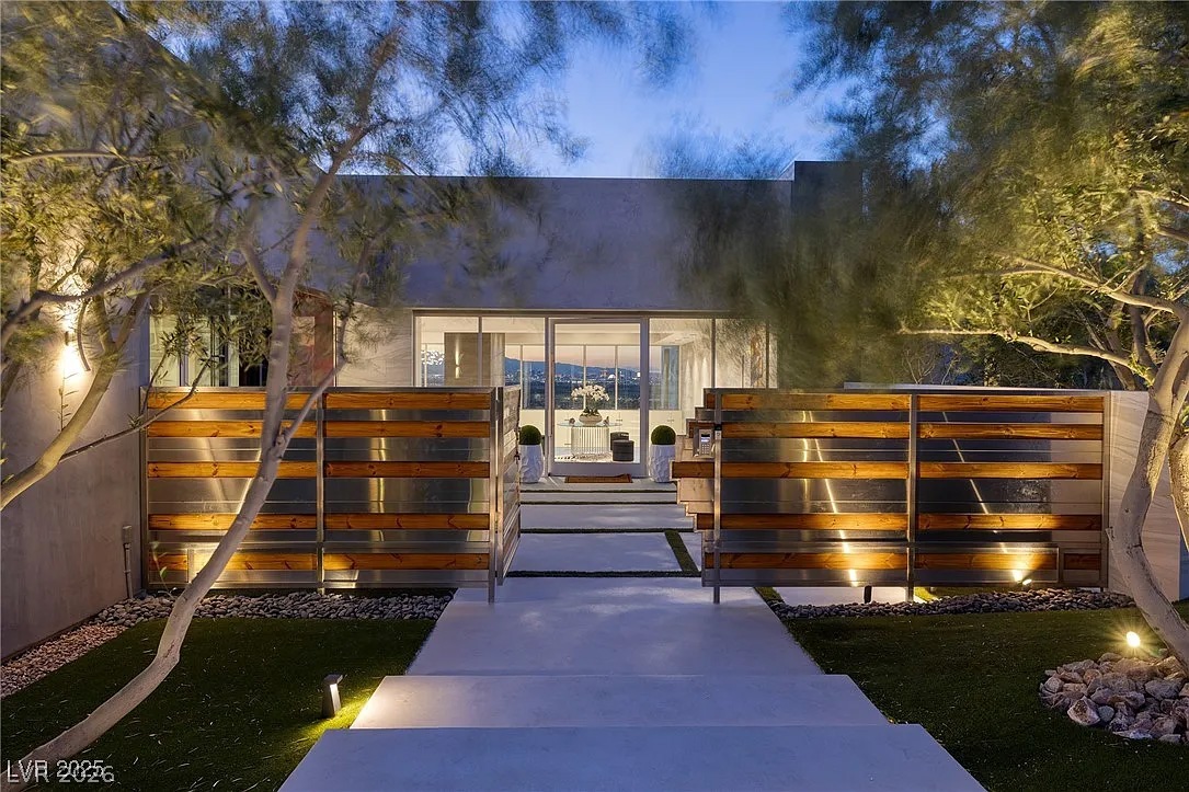 621 Majestic Rim Drive