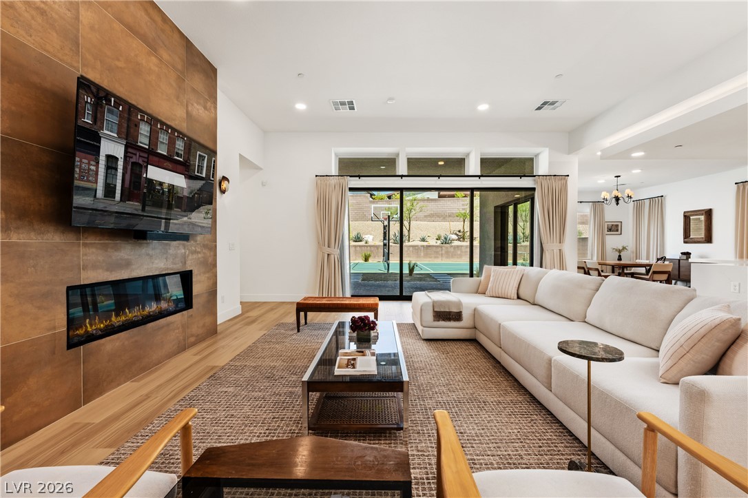 413 Vista Sunset Avenue