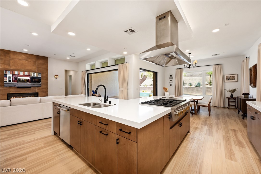 413 Vista Sunset Avenue