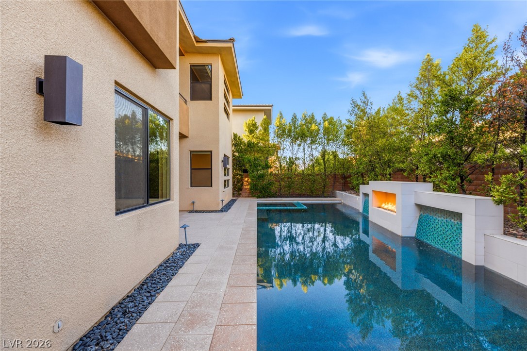 64 Grey Feather Drive