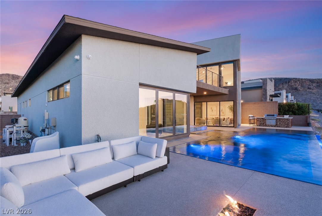 2208 Overlook Canyon Lane