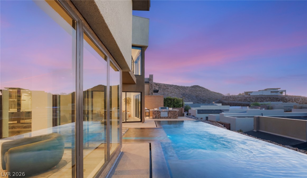 2208 Overlook Canyon Lane