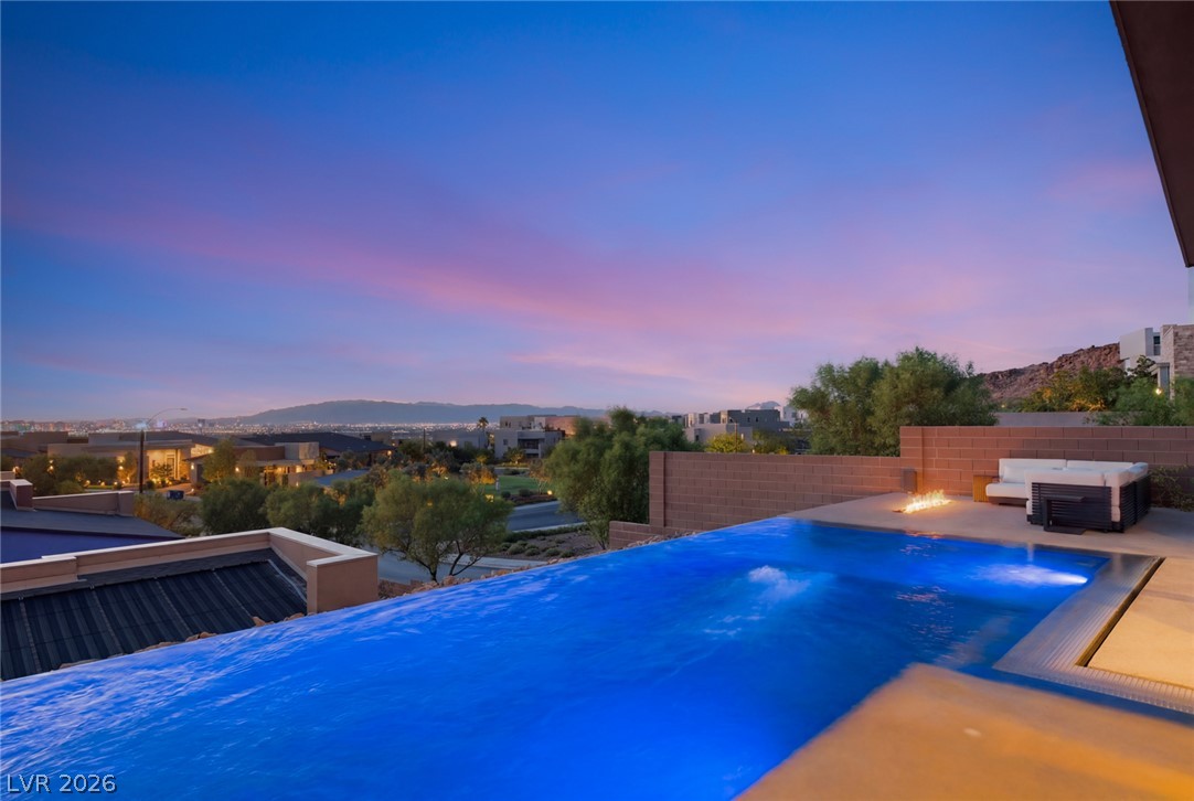2208 Overlook Canyon Lane