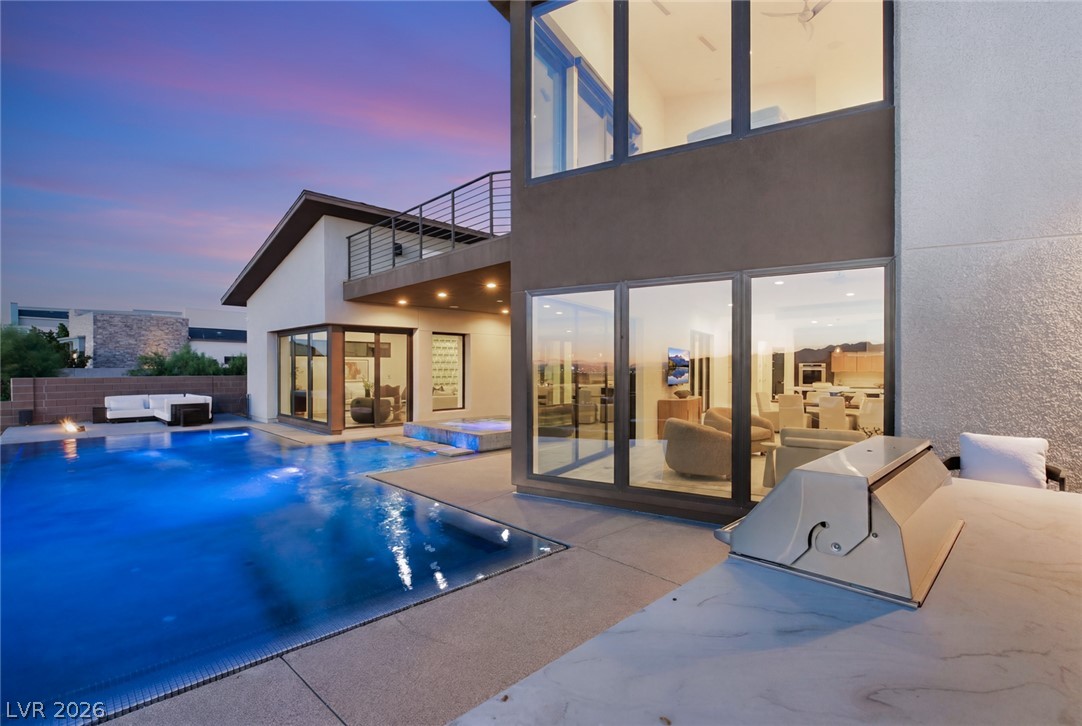2208 Overlook Canyon Lane