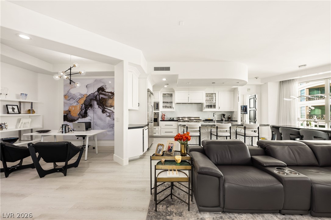 9103 Alta Drive 907