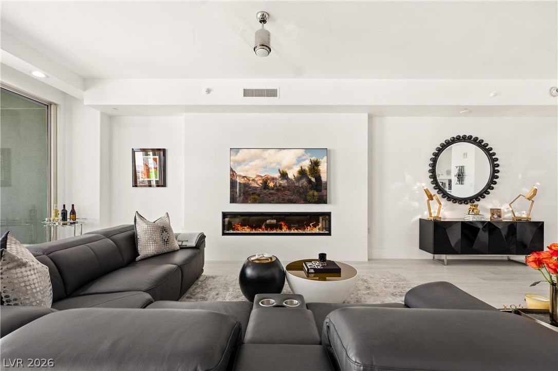 9103 Alta Drive 907