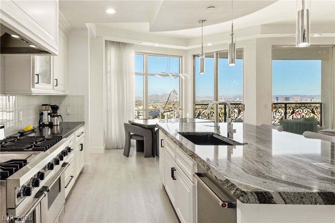 9103 Alta Drive 907