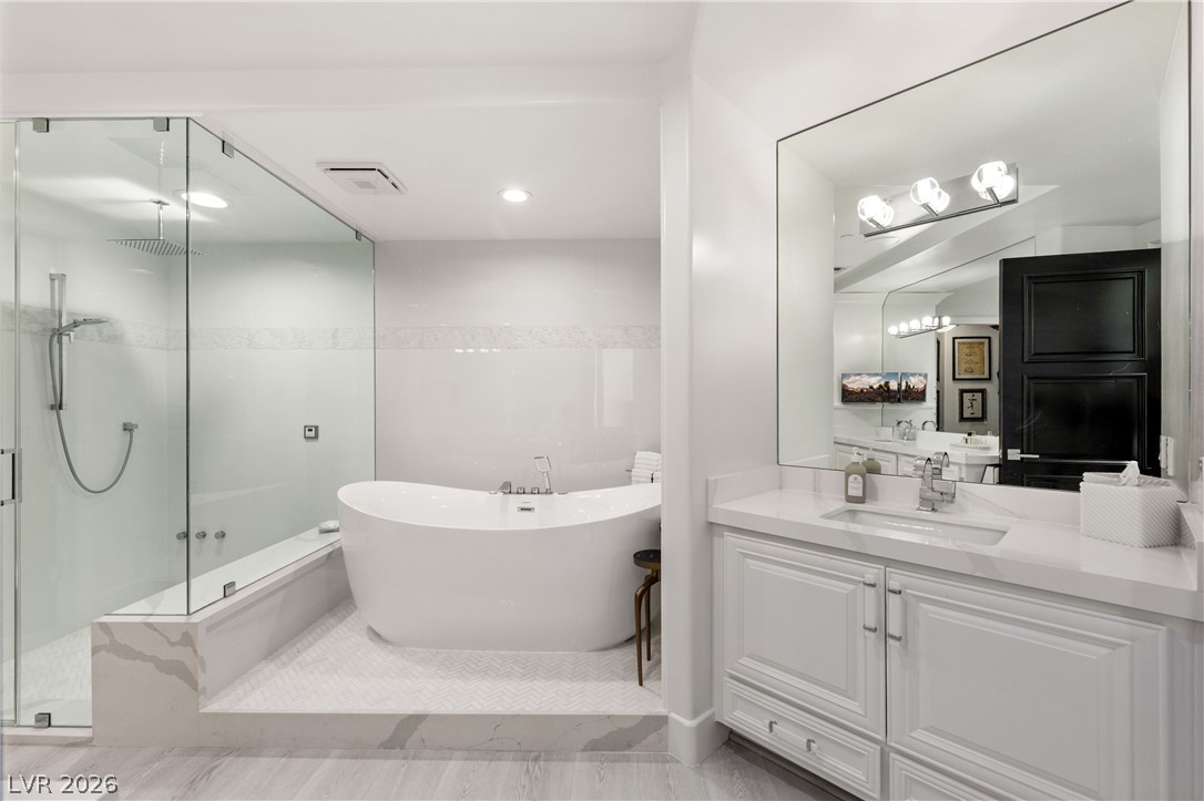 9103 Alta Drive 907