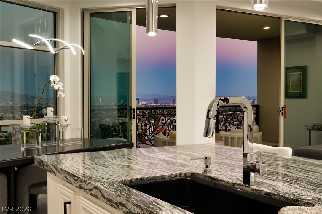 9103 Alta Drive 907