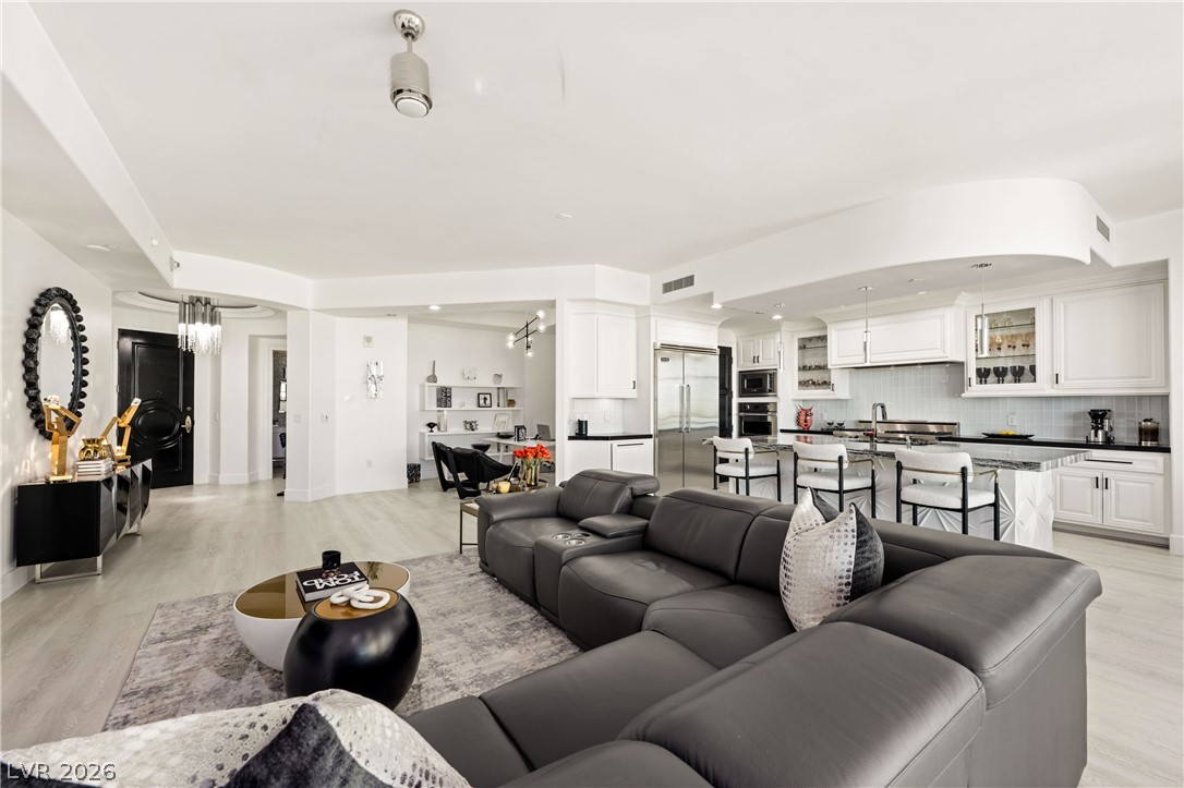 9103 Alta Drive 907