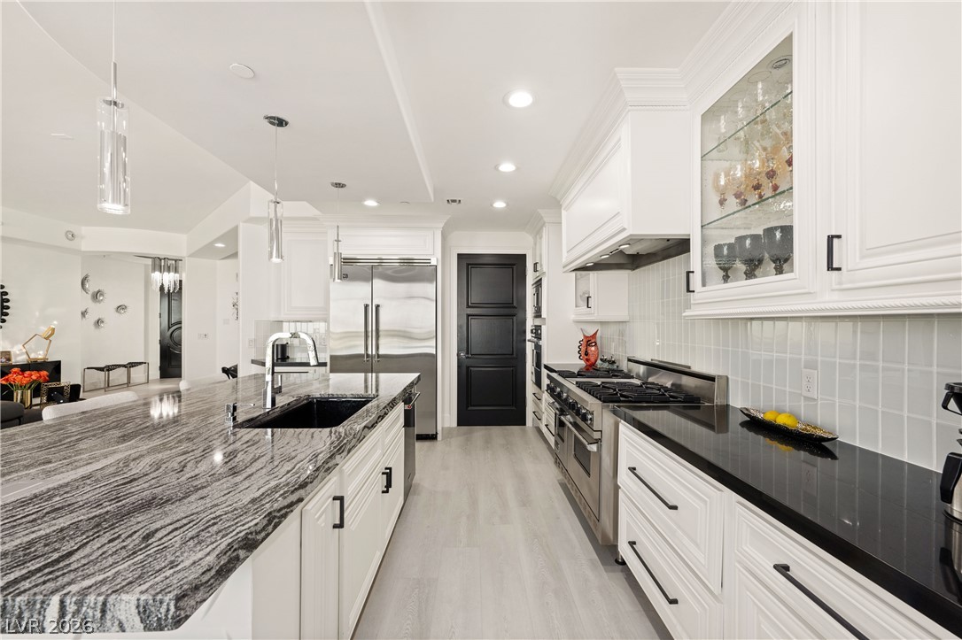 9103 Alta Drive 907