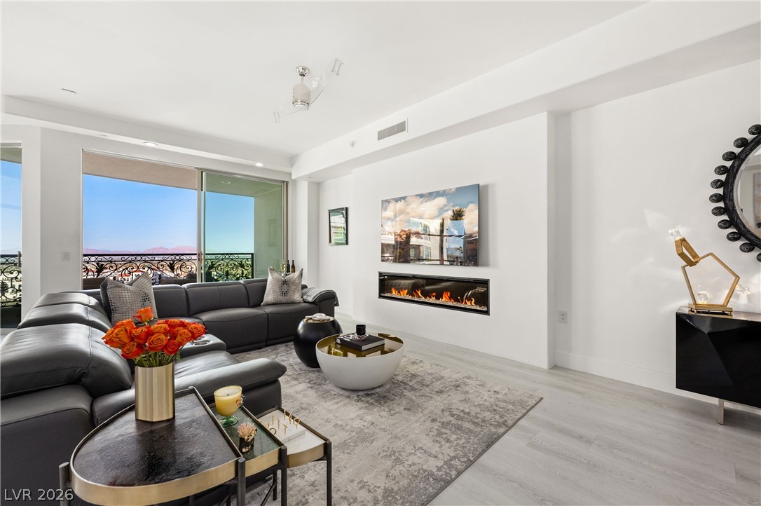 9103 Alta Drive 907