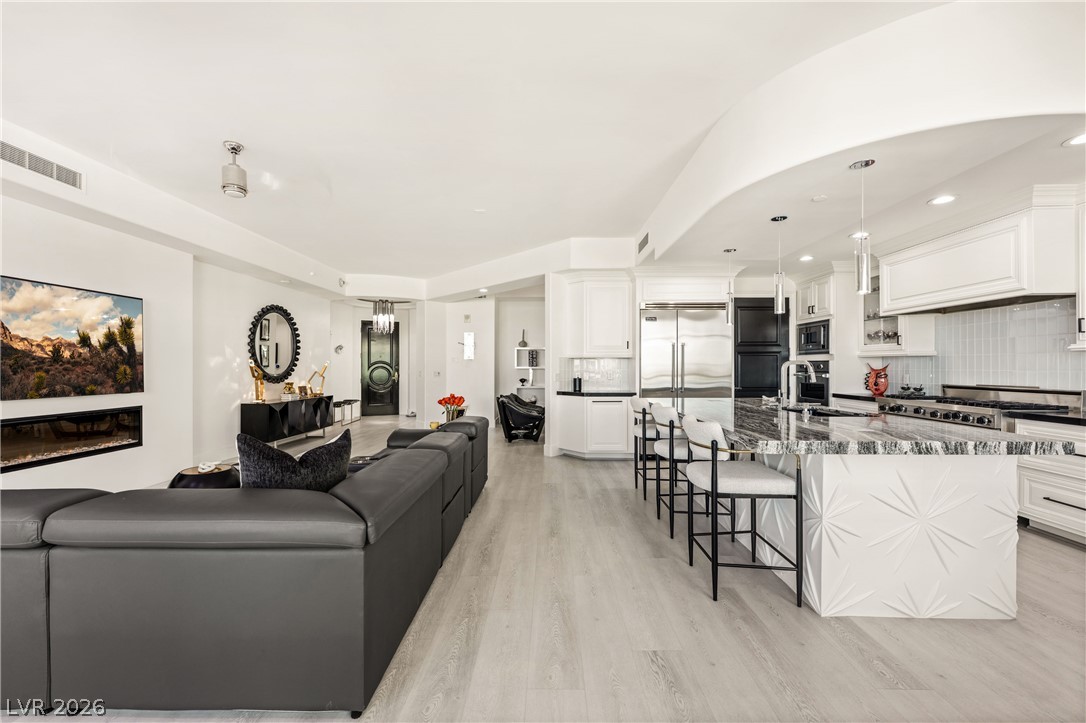 9103 Alta Drive 907
