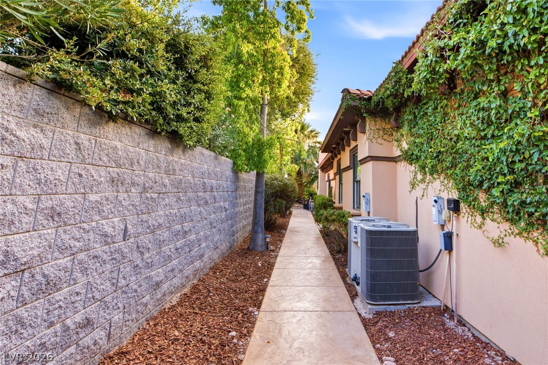 1369 Opal Valley Street