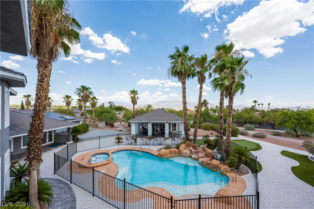 5930 North El Capitan Way
